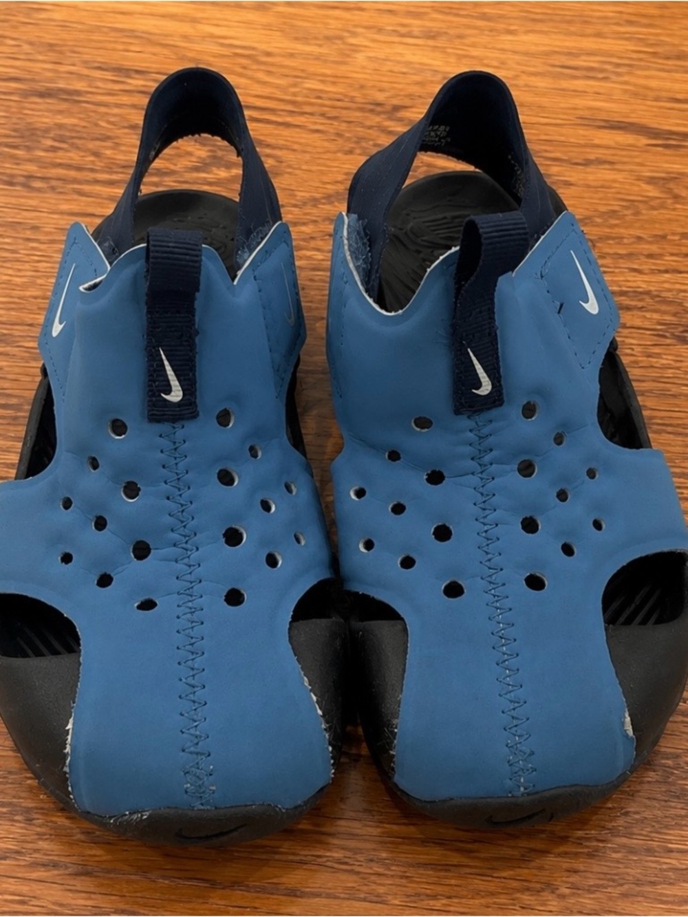 Nike Sunray Protect 2 Toddler
9C Sandals Blue Summer Beach Pool Shoes Velcro